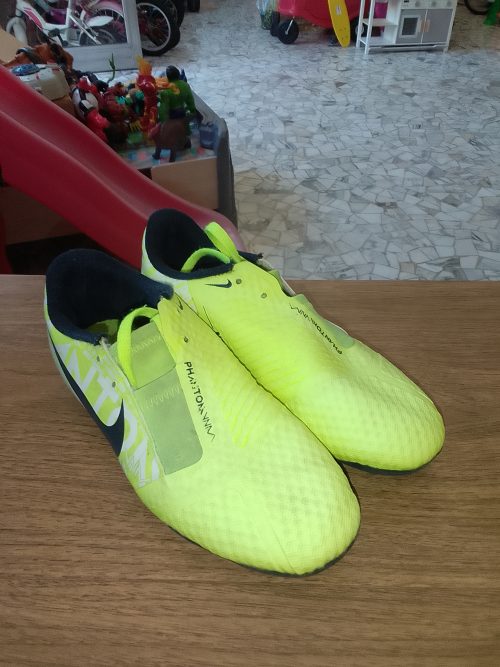 Nike Phantom gialle numero 32
