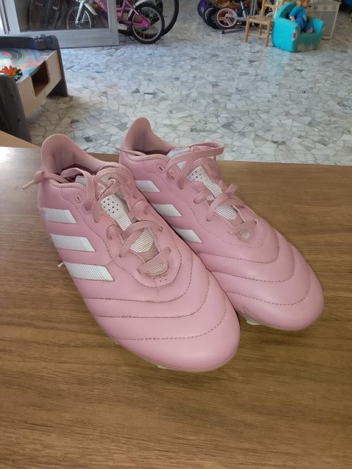 Adidas calcio rosa numero 40 2/3